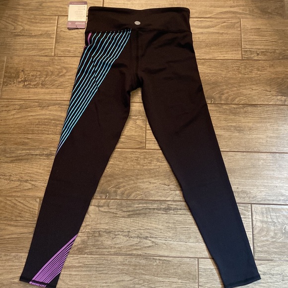 Performance Active Leggings - Picture 2 of 7